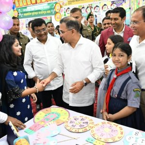 ক্ষুদে শিক্ষার্থীদের আবদার পূরণ করলেন প্রধানমন্ত্রী