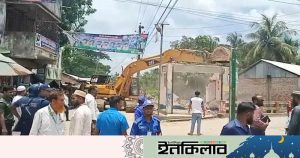 ইনকিলাবে নিউজ প্রকাশের পর লালমাইয়ে খালের ওপর গড়ে ওঠা ৩৩টি অবৈধ দোকান উচ্ছেদ