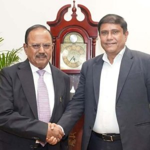 অজিত দোভালের সঙ্গে প্রধানমন্ত্রীর প্রতিরক্ষা উপদেষ্টার বৈঠক