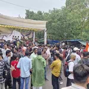 সেই একই জায়গা দখল করেছে ককরোচ জনতা পার্টি, উত্তপ্ত দিল্লি