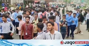 শিক্ষামন্ত্রীর পদত্যাগ দাবিতে সাভারে ঢাকা-আরিচা মহাসড়ক অবরোধ