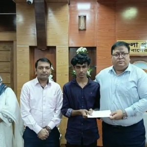বুথ পাহারা দেওয়া সেই এইচএসসি পরীক্ষার্থী ইকনের পাশে জেলা প্রশাসন