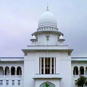 আদালত অবমাননায় সাবেক নির্বাহী ম্যাজিস্ট্রেট ও কাউন্সিলরকে জরিমানা