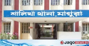 স্ত্রী-সন্তান বাঁচাতে গিয়ে বিদ্যুৎস্পৃষ্টে স্বামীর মৃত্যু